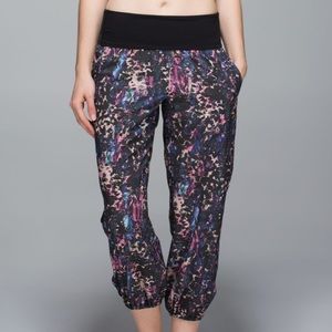 Lululemon Om Pant Floral Sport Black Multi / Black